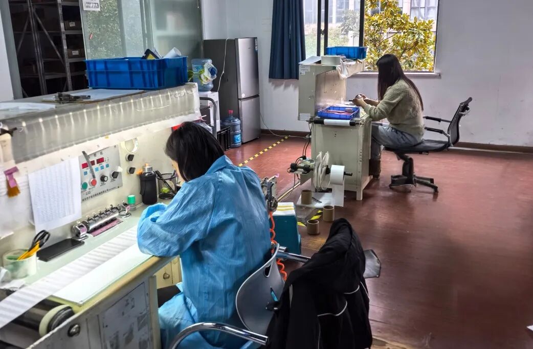 团结协作,钧普科技员工齐上阵,保障订单准时交付!